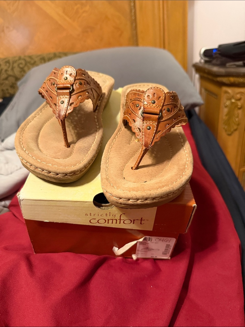 Strictly Comfort Women's Tan Leather Thong Sandals